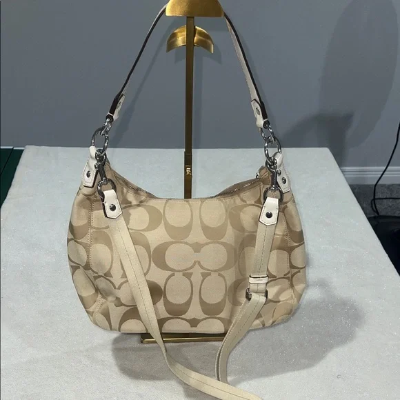 Coach Beige and White Signature Shoulder Bag - Picture 3 of 10